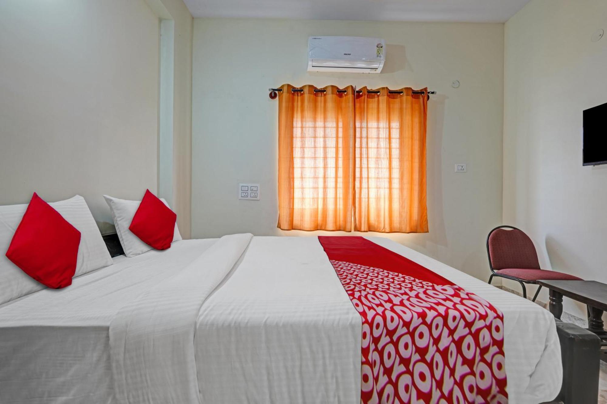 Hotel O Sri Chowdeshwari Boarding And Lodging Tavarikere Exterior photo