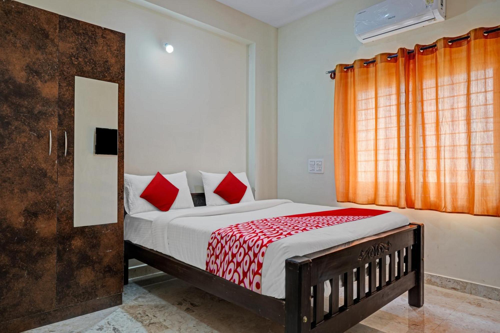 Hotel O Sri Chowdeshwari Boarding And Lodging Tavarikere Exterior photo