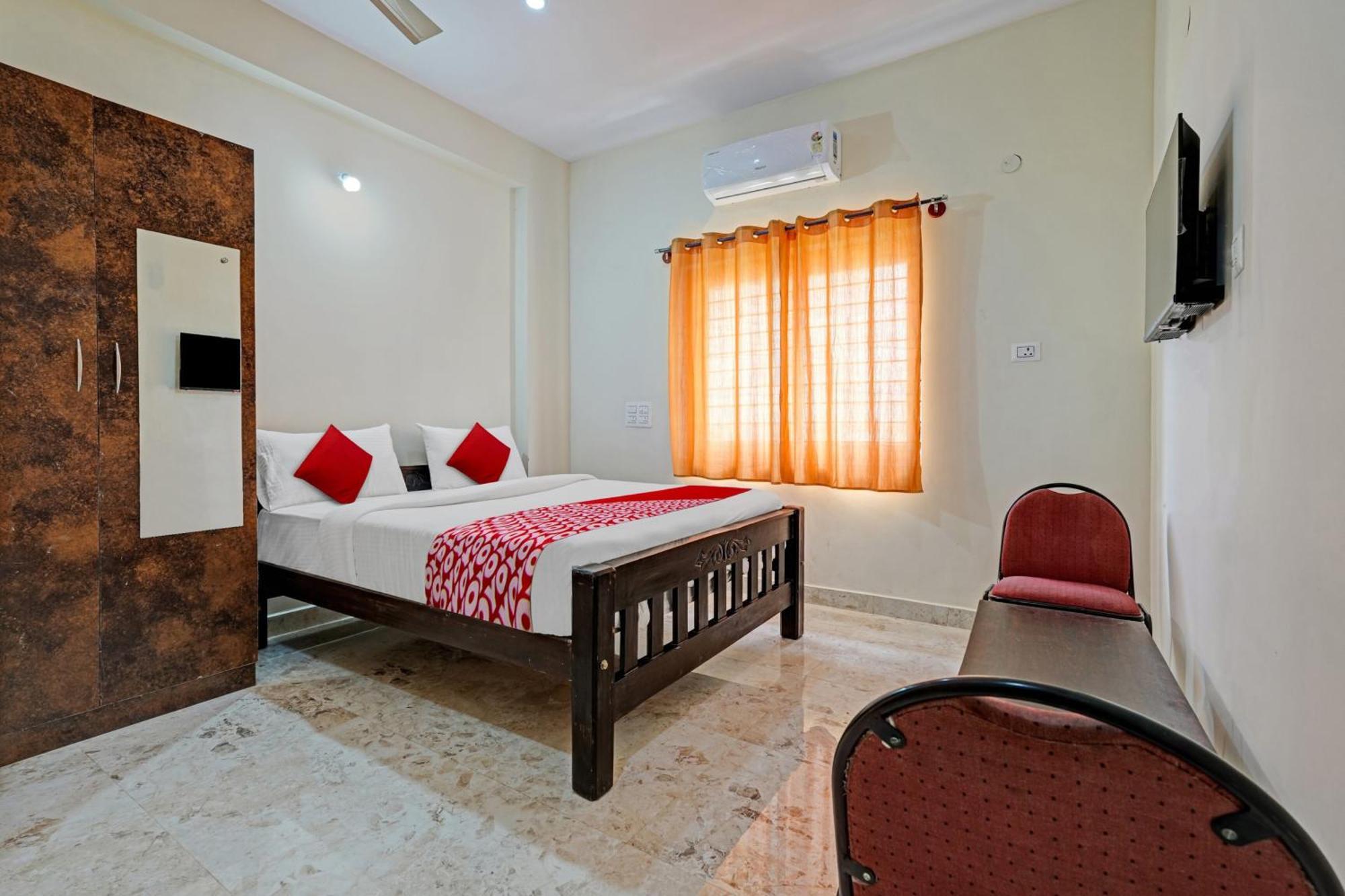 Hotel O Sri Chowdeshwari Boarding And Lodging Tavarikere Exterior photo