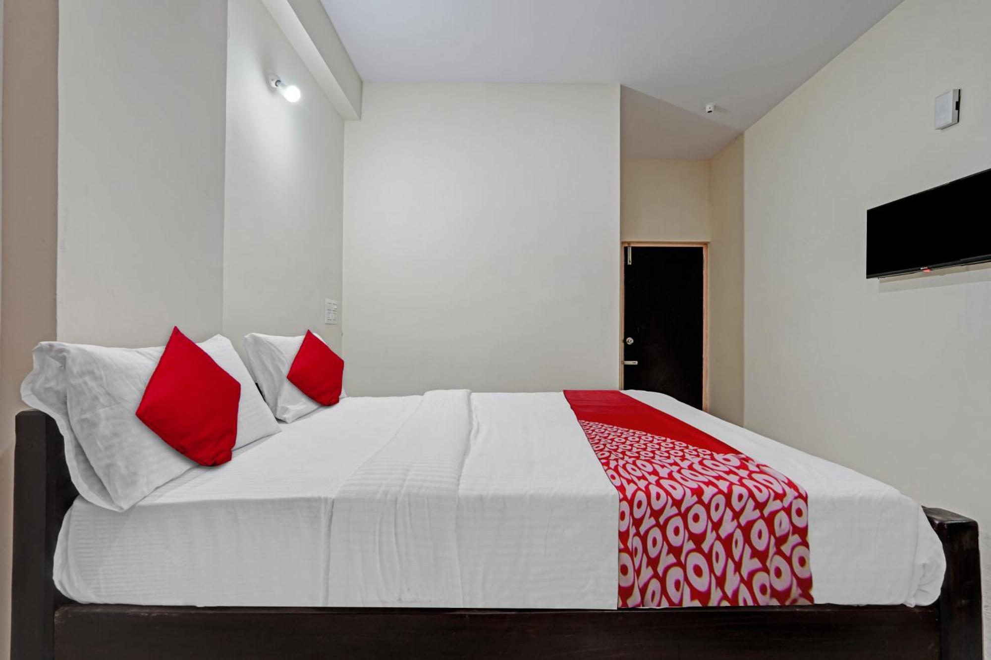 Hotel O Sri Chowdeshwari Boarding And Lodging Tavarikere Exterior photo