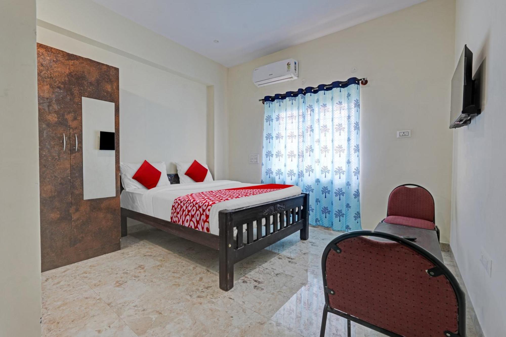Hotel O Sri Chowdeshwari Boarding And Lodging Tavarikere Exterior photo