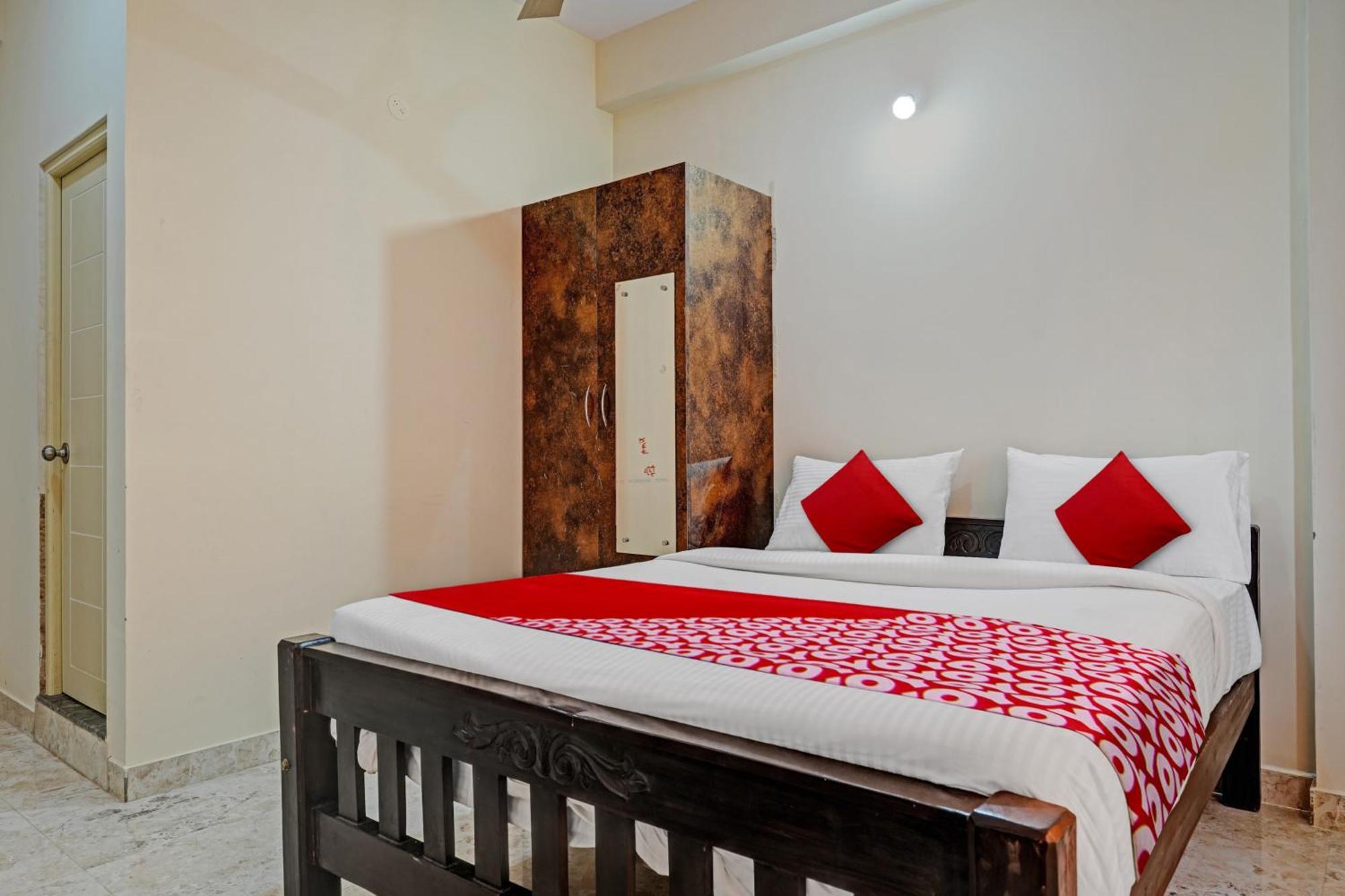 Hotel O Sri Chowdeshwari Boarding And Lodging Tavarikere Exterior photo